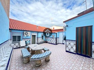 Casa  Calle fuentes. Casa reformada con patio en santa olalla