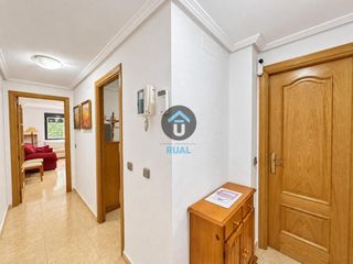 Pis  Calle ciudad de bron. Piso de 2 habitaciones con garaje y trastero