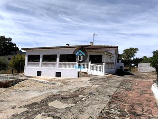 Casa  Calle del cabo de rosas. Casa con terreno de 2990 m2 en serranillos playa