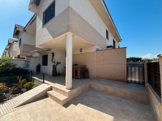Maison jumelée  Calle paco ojeda. Se vende pareado de esquina con piscina comunitaria