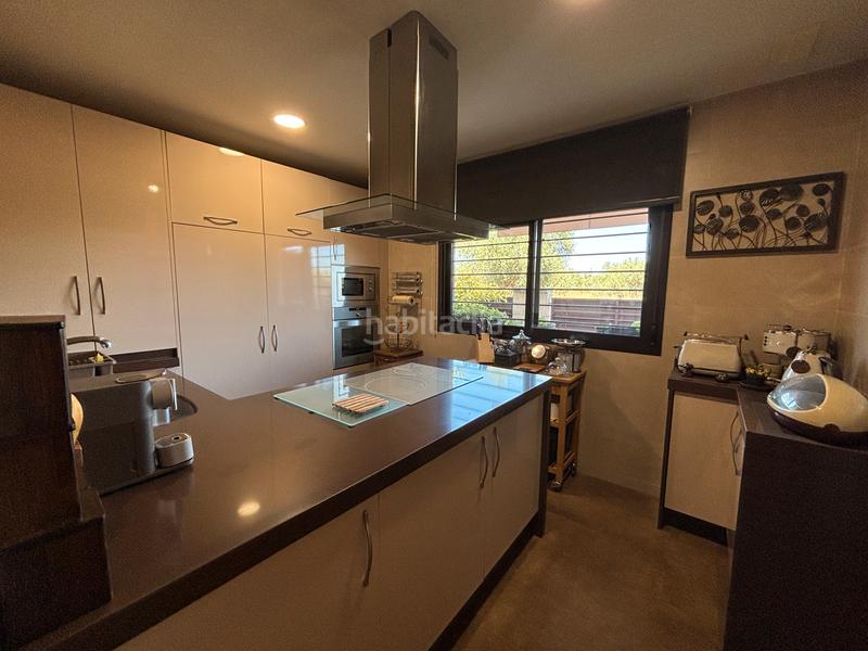 Foto a9348255-f312-49bf-a1d4-62ad52656f6c. Doppelhaus mit parking pool in Colegio Europa Espartinas