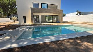 Chalet  Calle romero. Chalet en venta con acabados de lujo