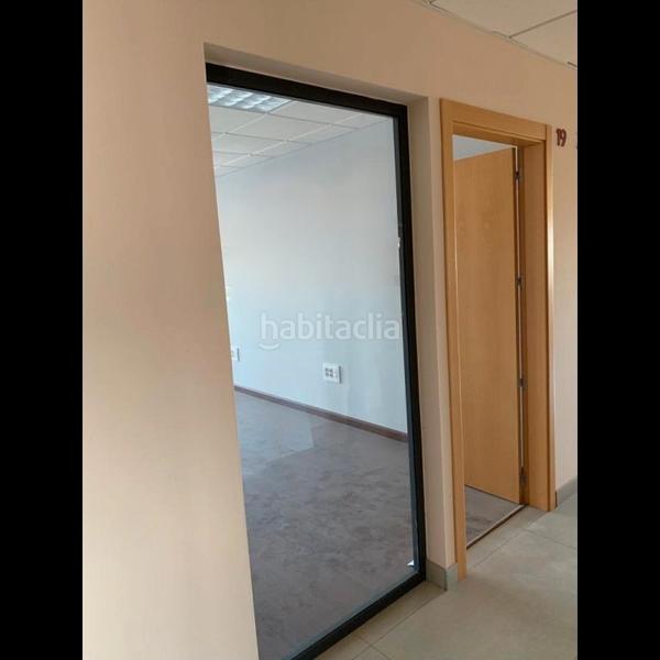 Foto ec64042f-34d8-4826-88c8-6a2726486590. Büro in Salteras