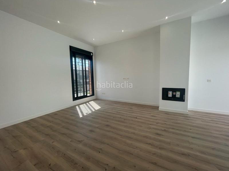 Foto 5503eebd-8368-4135-9385-1755c6c84ecf. Casa bifamiliare con parcheggio in Colegio Europa Espartinas