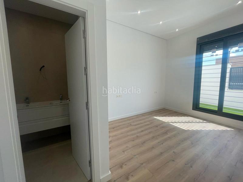 Foto a28ea9ae-d2b9-42e4-8ed7-780e7d860abd. Casa bifamiliare con parcheggio in Colegio Europa Espartinas