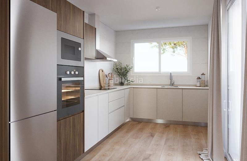 Foto e657bb73-4907-4853-bff4-b09aebee4c96. Piso en calle ecuador 12 pisos y aticos en venta en Espartinas