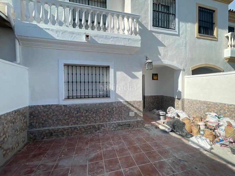 Foto 5cd9c4a0-1f4c-4fb7-ad33-c3a50197fe9e. Maison jumelée avec parking dans Espartinas pueblo Espartinas