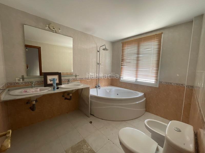 Foto 5e390559-aa2f-42e4-a77c-68a5d114fe43. Maison jumelée avec parking dans Espartinas pueblo Espartinas