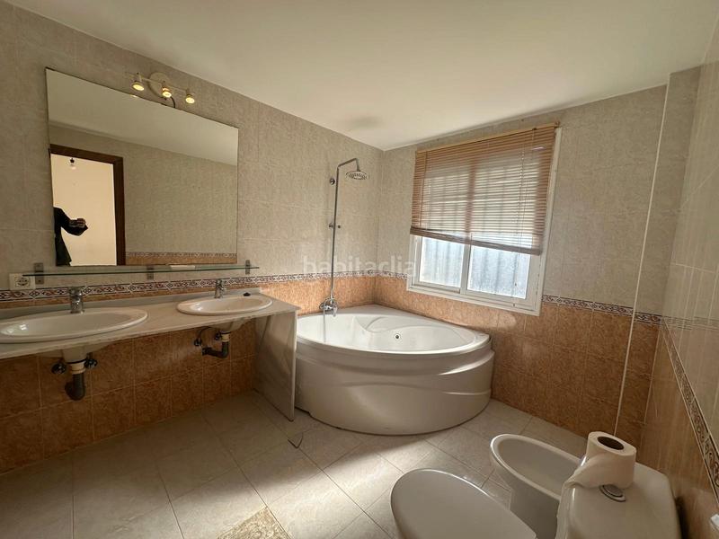 Foto bae9d5be-8f62-45bd-9ea2-99b2be0df995. Casa adossada amb aparcament a Espartinas pueblo Espartinas