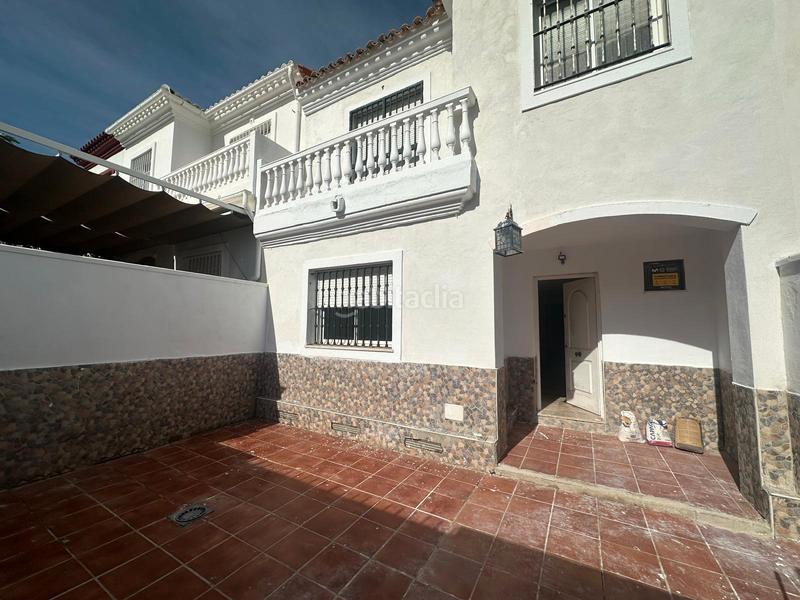 Foto c7889018-ed24-42dd-954d-c95d5fe2f390. Casa adossada amb aparcament a Espartinas pueblo Espartinas