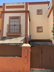 Casa aparellada  Calle doctor barraquer. Magnifico pareado con piscina