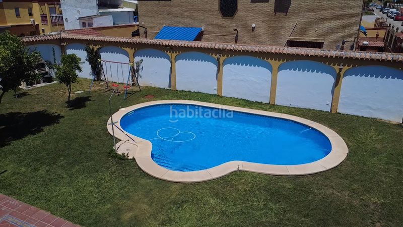 Foto 627e613b-52b4-45a7-b3a9-19ee84d07d70. Xalet amb xemeneia aparcament piscina a Avenida Juan Diego Bormujos