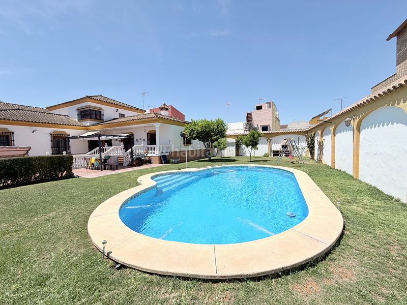 Foto 67b79347-c098-474e-894e-edfee9b94e86. Xalet amb xemeneia aparcament piscina a Avenida Juan Diego Bormujos