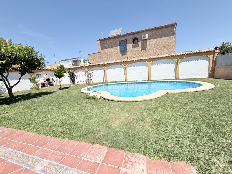 Foto e5ec7f19-8266-4377-882d-5fe879fc841c. Xalet amb xemeneia aparcament piscina a Avenida Juan Diego Bormujos