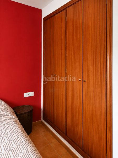 Foto 326f45b4-ed3f-4346-895a-cd816e515904. Casa aparellada amb aparcament a Salteras