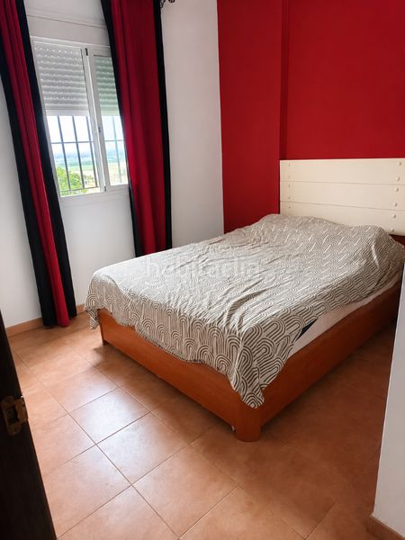 Foto 4fac536d-8d19-4a7f-95f7-372f63cc90bd. Casa aparellada amb aparcament a Salteras