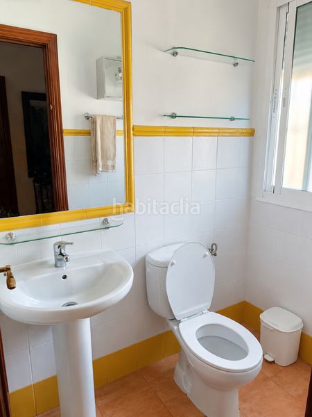 Foto a97191f2-f49f-46a4-89fb-3de8278cbd70. Casa aparellada amb aparcament a Salteras