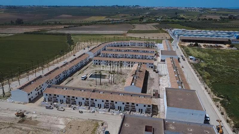 Foto 3e47f441-a9d3-47ae-ae5c-6daa342b2b6e. Promoció Villas Las Melgarejas a Salteras. Habitatges d´obra nova