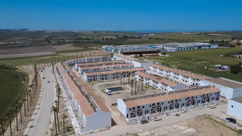 Foto e70a84bf-475d-4931-bbfb-34263f330fac. Promoció Villas Las Melgarejas a Salteras. Habitatges d´obra nova
