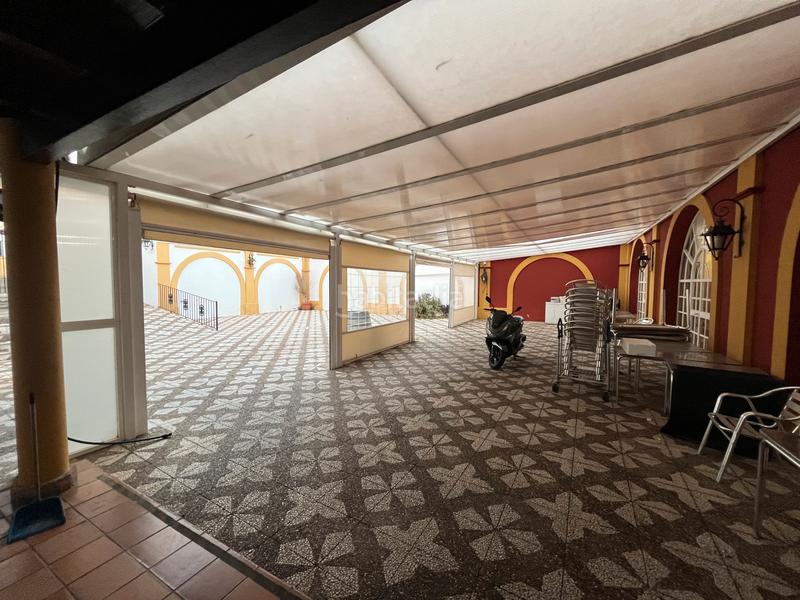 Foto 4028ba6f-b2e0-4b42-9245-0cba73209f6b. Local comercial se vende local en el Centro del pueblo en Bormujos