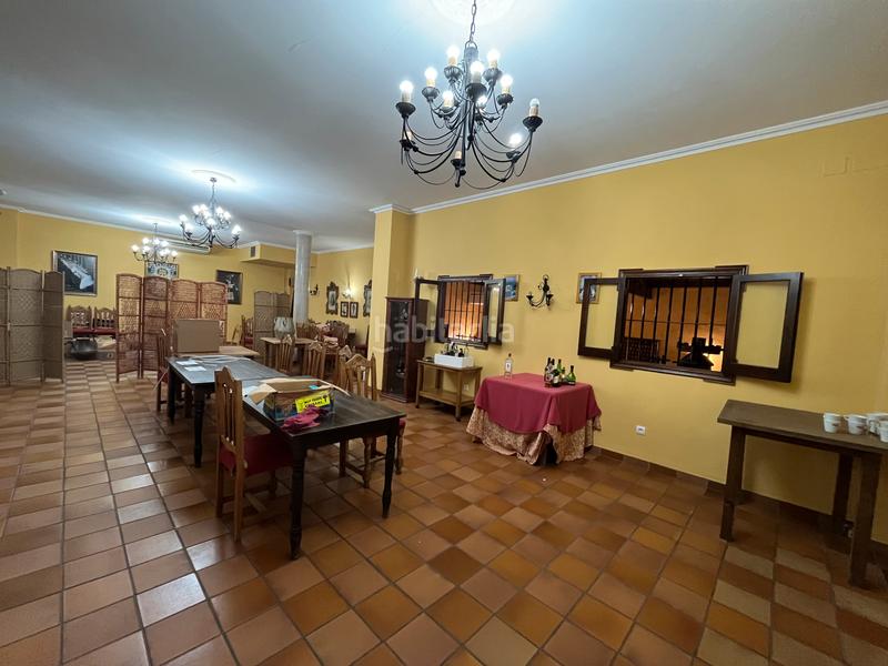 Foto 769a33d2-2736-4c92-8ea2-b3d76300a05b. Local comercial se vende local en el Centro del pueblo en Bormujos