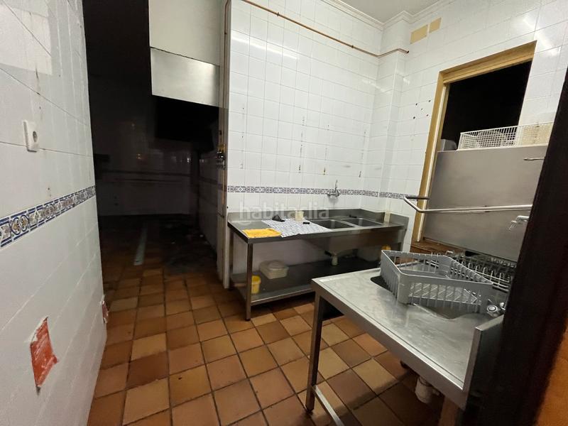 Foto 9951e66d-c776-4354-b741-9f3a22dbbbbb. Local comercial se vende local en el Centro del pueblo en Bormujos