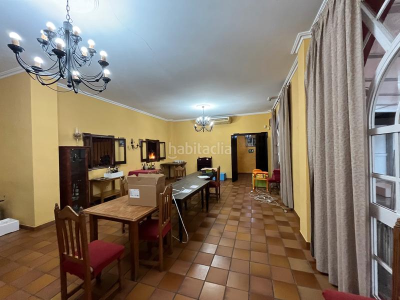 Foto a142fb31-584c-44f3-8744-fe20269d3643. Local comercial se vende local en el Centro del pueblo en Bormujos