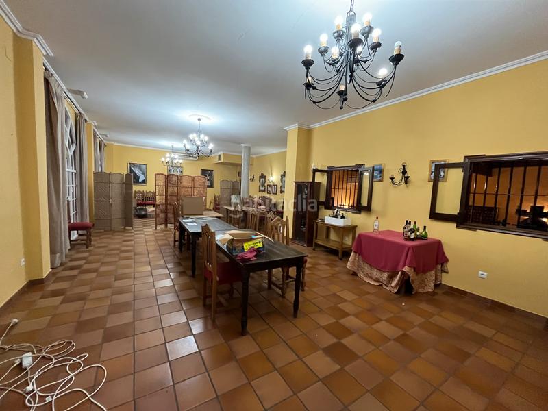 Foto ceddb491-275a-4157-92fc-ed22cd3f3d82. Local comercial se vende local en el Centro del pueblo en Bormujos