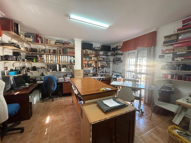 Foto 236118e8-903b-4b10-acfd-36e8e4d86130. Casa amb aparcament piscina a Oromana Alcalá de Guadaira