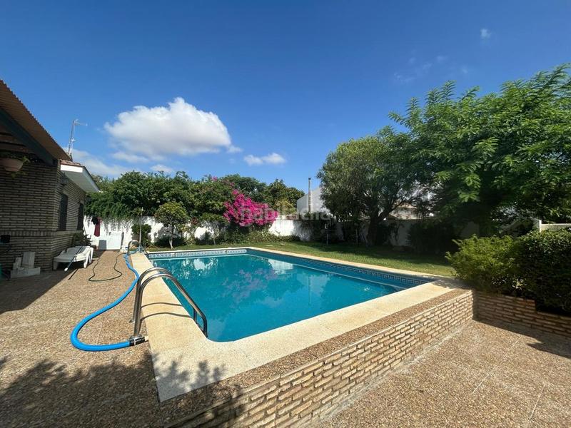Foto e3e9179a-4181-434a-b113-f92138a60434. House with parking pool in Oromana Alcalá de Guadaira