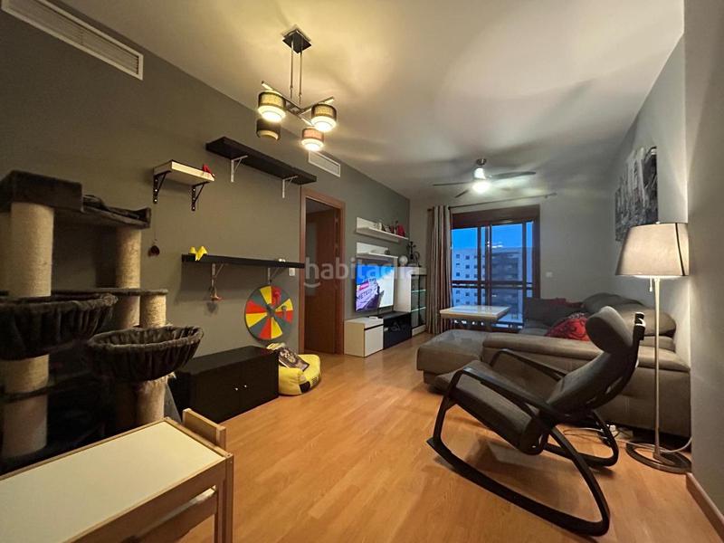 Foto 7aeb1889-fa51-4fc4-a213-017fd3a68e9a. Pis amb aparcament a Entrenúcleos Dos Hermanas