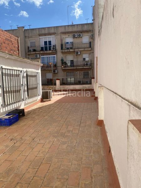 Foto 4f7ce668-d7e9-4c2f-930c-19ca6f6f4118. Casa amb aparcament a Centro - Doña Mercedes Dos Hermanas