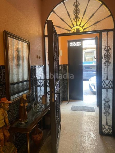 Foto c3cf62a5-d85c-4fe7-8ddb-7ad45d8253b3. Casa amb aparcament a Centro - Doña Mercedes Dos Hermanas