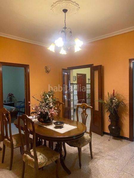 Foto fcd7b3ad-dab9-4b48-93b2-12716db42567. Casa amb aparcament a Centro - Doña Mercedes Dos Hermanas