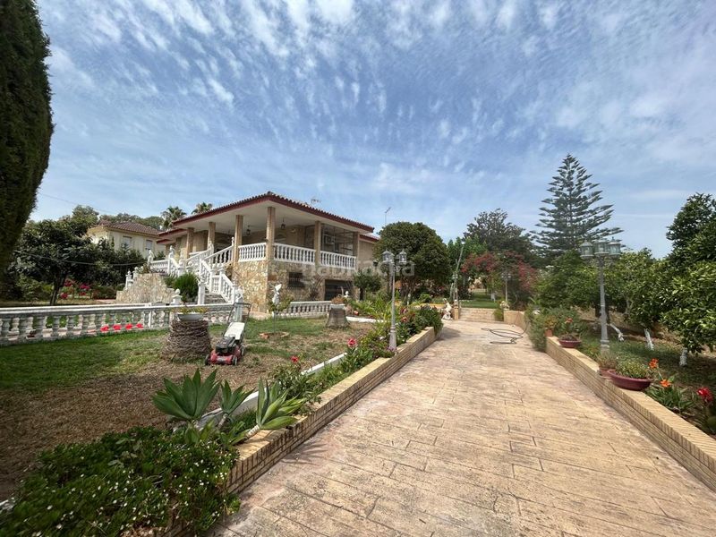 Foto 7c516eb1-e201-4742-8c80-1dd8e420480c. Casa amb aparcament piscina a cerros de Montequinto Montequinto