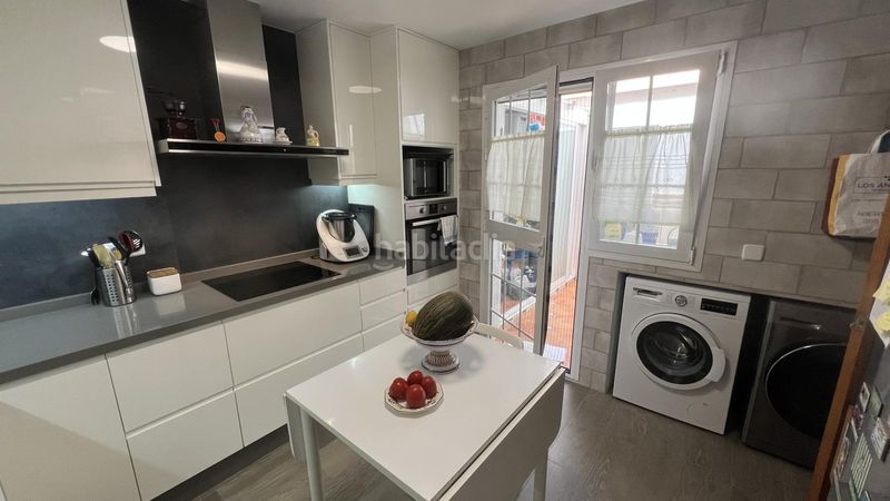 Foto 51b98f3c-d3cd-4446-9905-a1e1ab1e5568. Casa amb aparcament piscina a Avenida de Europa Montequinto