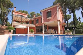 Chalet  Calle pino rojo. Chalet en los pinos de oromana