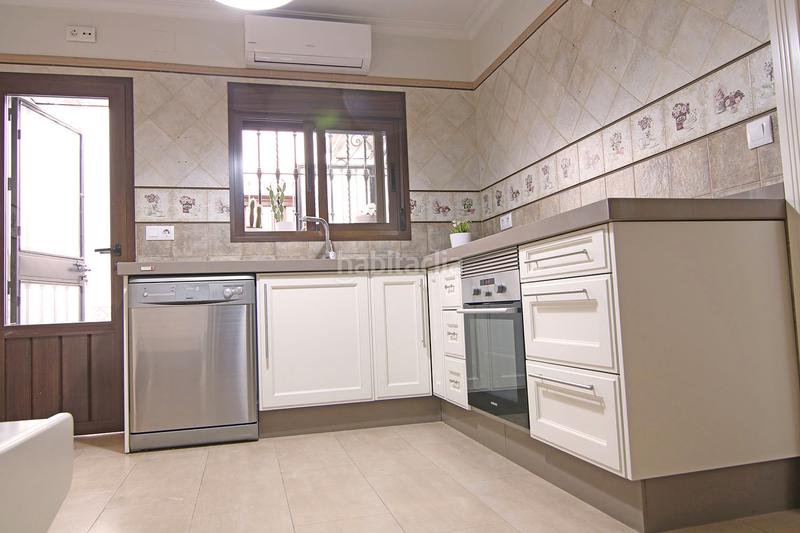 Foto a56a3c42-bab5-4f75-a30c-e3e6a13dfc59. Casa in calle rafael beca 25 in Nueva Alcalá Alcalá de Guadaira