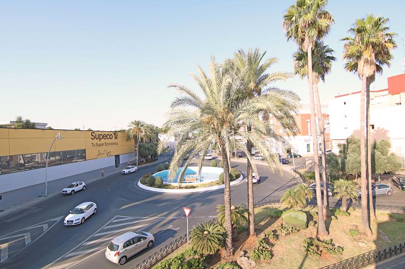 Foto b52fbd63-18d1-46d8-b075-875931a75aaf. Casa in calle rafael beca 25 in Nueva Alcalá Alcalá de Guadaira