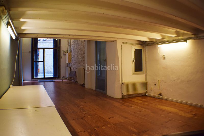 Foto b0b02174-ee4e-49cd-abce-0119e1143510. Local comercial a Raval Barcelona