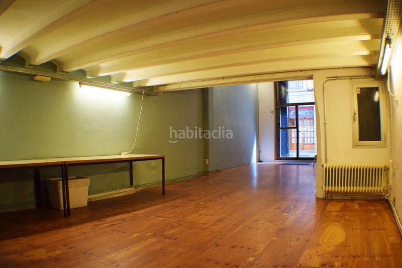 Foto ed10b3c6-3bc2-4aba-817a-ad837afb5749. Local comercial a Raval Barcelona
