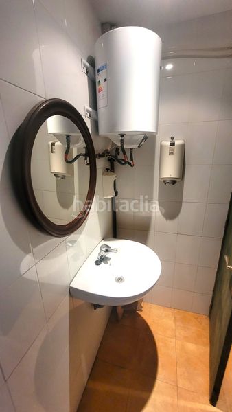 Foto f4b596f1-acf5-418b-9d59-73212cfd6ba5. Local comercial a Raval Barcelona