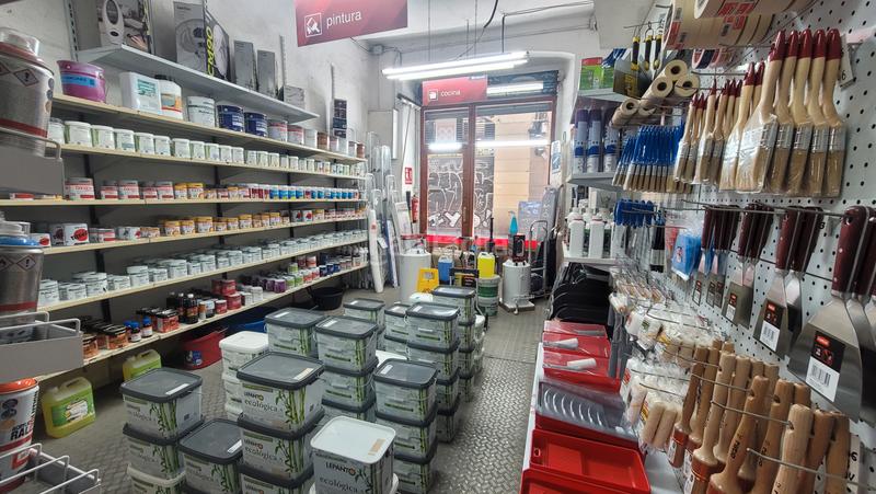 Foto 5195db91-f326-48e4-8b36-54b909fe926d. Alquiler local comercial local en alquiler en la calle joaquin costa en Barcelona