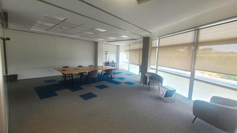 Foto 307f7e81-9ef1-4d4e-9b17-423a5d7516c4. Oficina amb calefacció aparcament a Montigalà Badalona