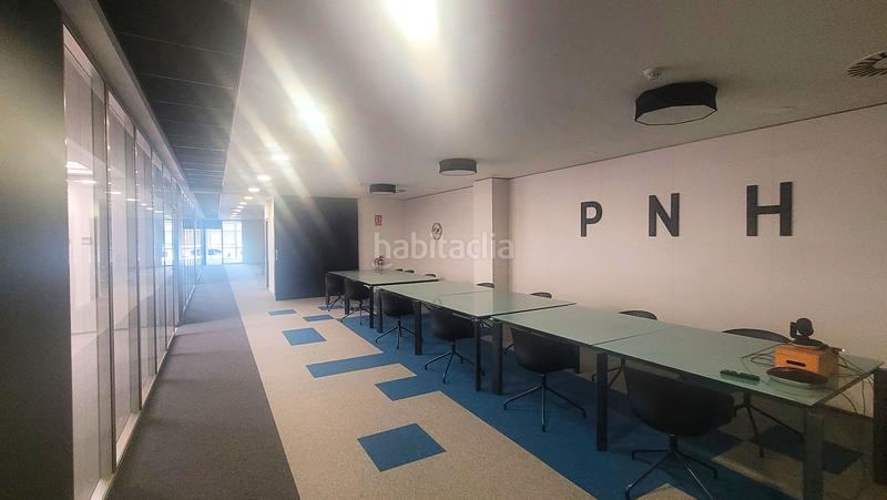 Foto 5122d523-b6a8-40f7-a072-e10613c9e7f8. Oficina amb calefacció aparcament a Montigalà Badalona