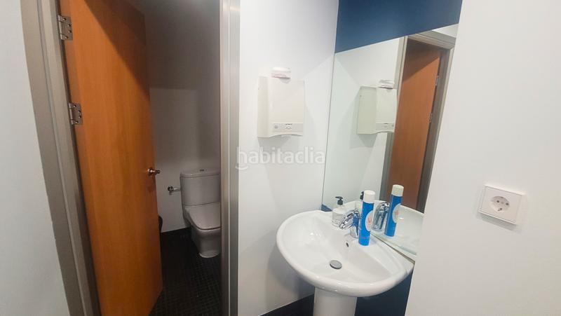 Foto 5a8fd2dc-72a0-4ee9-8dd3-663c1bc8b1f1. Oficina amb calefacció aparcament a Montigalà Badalona