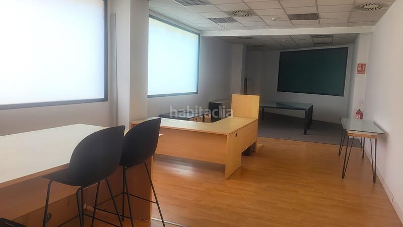 Foto d7c70354-ed3a-48b7-b7b7-dadb0a2127e0. Oficina amb calefacció aparcament a Montigalà Badalona