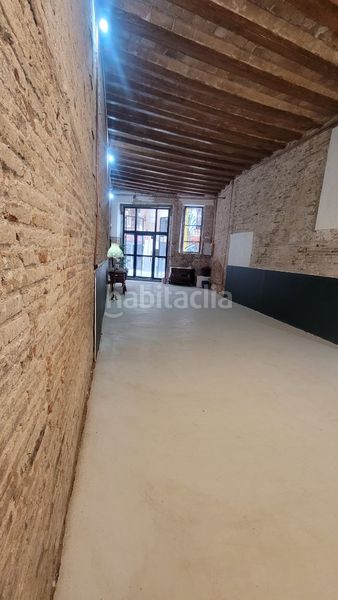 Foto 6068293c-35fc-4d9b-bdd4-9f25981f8ba7. Local comercial a Raval Barcelona