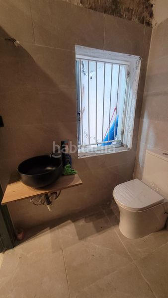 Foto a93d59f5-50ad-43fa-a273-59595e56db93. Local comercial a Raval Barcelona