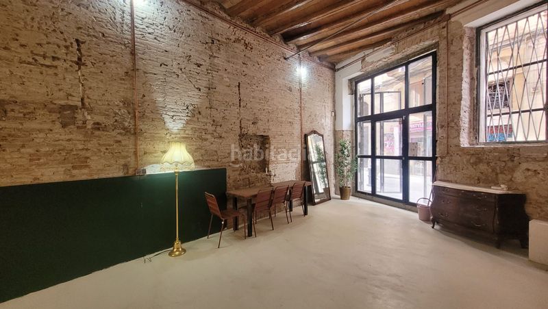 Foto cf94b84f-e0e4-4c87-b93a-8942fc0145e9. Local comercial a Raval Barcelona